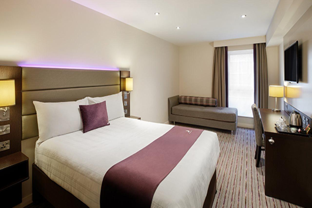 Premier Inn Manchester - Heaton Park Eksteriør bilde