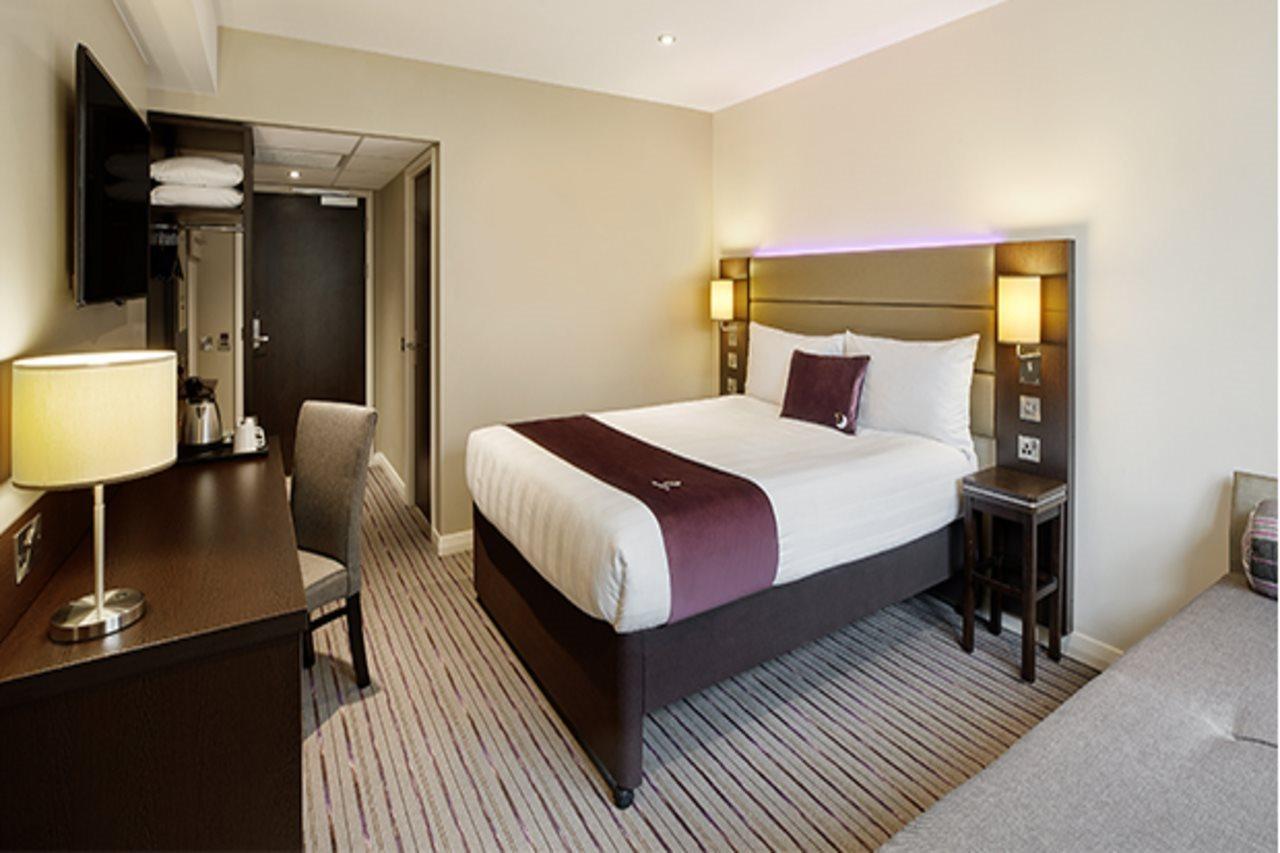 Premier Inn Manchester - Heaton Park Eksteriør bilde