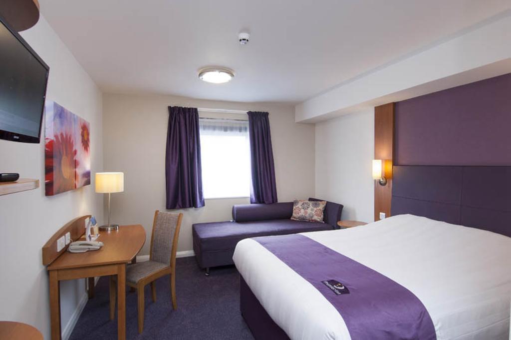 Premier Inn Manchester - Heaton Park Eksteriør bilde