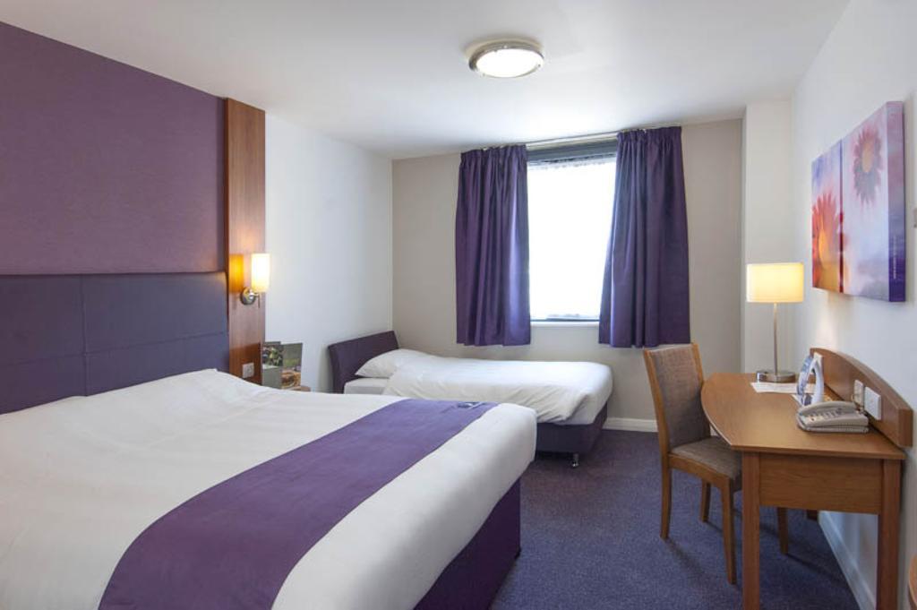Premier Inn Manchester - Heaton Park Eksteriør bilde