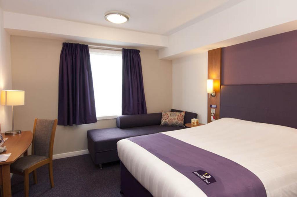 Premier Inn Manchester - Heaton Park Eksteriør bilde