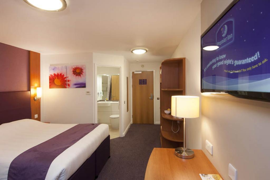 Premier Inn Manchester - Heaton Park Eksteriør bilde