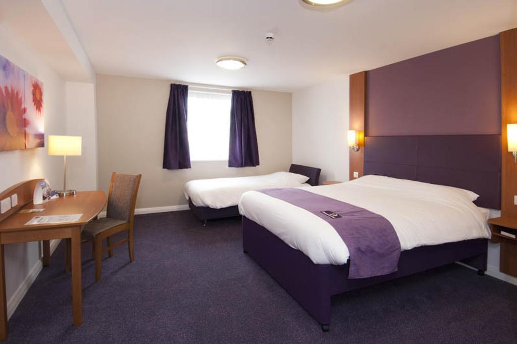 Premier Inn Manchester - Heaton Park Eksteriør bilde