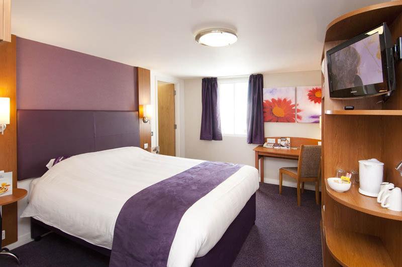 Premier Inn Manchester - Heaton Park Eksteriør bilde